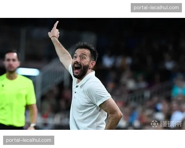 拉马扎尼停球凌空抽射瞬间：瓦伦西亚边锋轰出角度刁钻的德比制胜球