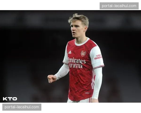 阿尔特塔场边染黄，阿森纳主帅情绪激动质疑判罚