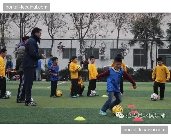 哈维谈青训哲学:我们不仅教孩子们如何踢球,更教他们如何聪明地制造定位球。
